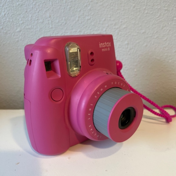 Fujifilm instax hot pink camera - Picture 3 of 3